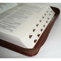 Bible_malá_zip_hnědá_1_A456